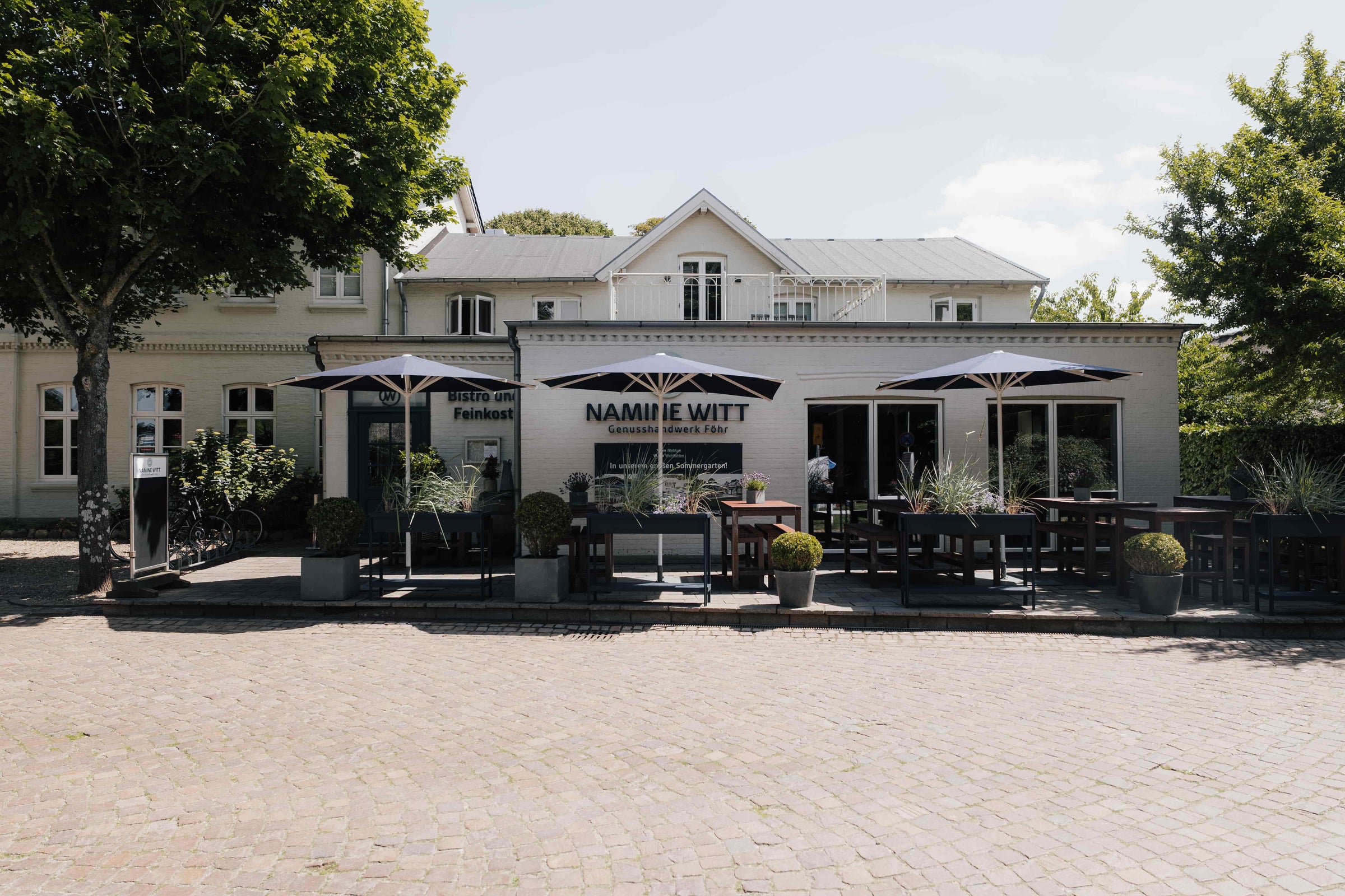 Außenansicht der Namine Witt in Nieblum auf Föhr mit Terrasse